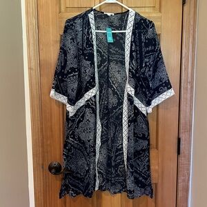 Maurices Navy and White Paisley Kimono